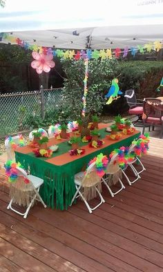 the table is set up for an outdoor party