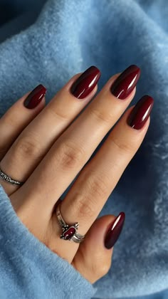 Red Fall Nails Short, Chic Autumn Nails, Autumn Nail Designs Green, Fall Dark Red Nails, Gel Nail Autumn, Dark Red Squoval Nails, Autumnal Nails 2024, Fall Nails Almond Short, Plain Autumn Nails