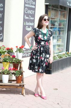 Amazing Vintage 1940s Black and Pink Floral SWIRL 'Neat & Tidy" Wrap Dress on Etsy, £78.63 White Chrysanthemum, Darling Dress, Black And Pink, Day Dress, Mother Of Pearl Buttons, Chrysanthemum