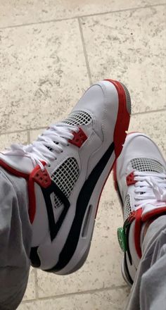 Jordan 4 Retro Fire Red, Jordan 4 Fire Red, Custom Shoes Diy, Trendy Shoes Sneakers, Pretty Shoes Sneakers, Jordan Shoes Retro, Shoes Sneakers Jordans, All Nike Shoes, Shoes Outfit Fashion