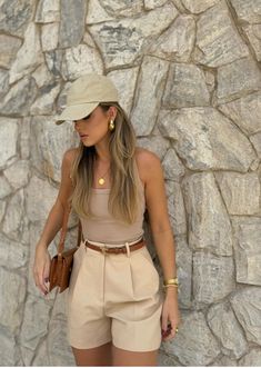 Quiet Luxury Fashion Summer 2024, Quiet Luxury Summer, Casual Chic Outfits, Teaching Outfits, Europe Outfits, Shorts Outfits, Instagram Content, Style Aesthetic, Quiet Luxury