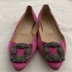 Manolo Blahnik Hangisiflat Crystal-Buckle Satin Point-Toe Flats Color: Pink Size: 38 (7-7.5) See All The Pictures For The Details. Elegant Pink Evening Flats, Manolo Blahnik Pink, Manolo Blahnik Flats, Shoes Manolo Blahnik, Blahnik Shoes, Manolo Blahnik Shoes, Pointed Toe Flats, Flat Color, Manolo Blahnik