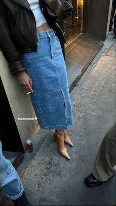 Thrifting Vintage, Denim Skirt Outfits, Outfit Night, Long Denim Skirt, Outfit Dress, Mode Inspo, 가을 패션, Dress Outfit, Mode Vintage