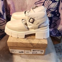 Brand New Us 5 Chunk Heel Chunk Heel, Chunky Heel Shoes, Free People Shoes, New Uses, Fp Movement, Heel Shoes, Chunky Heel, Cream White, Chunky Heels