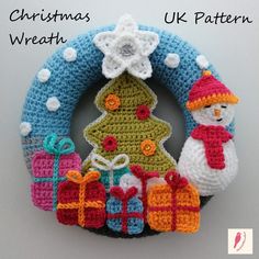 a crocheted christmas wreath with a snowman and presents