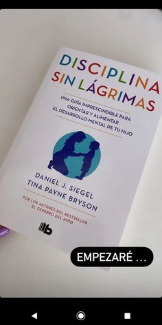 a person holding up a book with the title discipina sin lagrimas