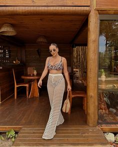 Ativando o mood praiano nesse feed ✨🤎 | Instagram Beachwear Outfits, Outfit Praia, Beach Outfits Women Summer, Goa Outfits, Tulum Outfits, Cancun Outfits, Pool Party Dresses, Beach Pictures Poses, Modest Summer Outfits