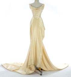 Silk Corset, Celebrity Wedding Dresses, Wedding Dress Champagne, Draped Skirt, Satin Wedding Dress, Cream Silk, Satin Wedding, Mode Inspiration, Corset Dress