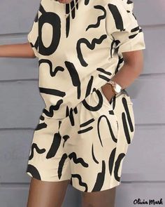 Olivia Mark - Plus Size Abstract Print Relaxed Fit Top and Shorts Set Celana Fashion, Mode Prints, Summer Prints Fashion, Two Piece Short Set, Look Plus Size, Plus Size Two Piece, Woman Suit Fashion, Linnet, Loose Outfit