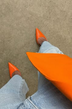 Orange Aesthetic Fashion, Orange Fashion Aesthetic, Orange Heels Outfit, Orange Shoes Outfit, Orange Aesthetics, Orange Outfits, Orange Pumps, Pumps Outfit, Orange Heels