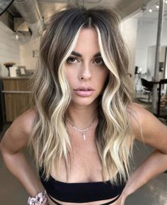 Ombre Hair With Money Piece, Hair With Money Piece, Blonde Ombre Hair, Blonde Hair With Roots, Tan Skin Blonde Hair, Blond Ombre, Money Piece, Dark Roots Blonde Hair