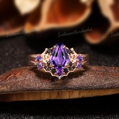 Witchy Coffin Amethyst Engagement Ring Set Spider Web Bat Ring Solid Gold Black Onyx Wedding Ring Set Purple Gemstone Ring Halloween Jewelry Black Onyx Ring Set: https://www.etsy.com/listing/1778384140 Garnet Ring Set: https://www.etsy.com/listing/1782283492 Alexandrite Ring Set: https://www.etsy.com/listing/1792981172 Peridot Ring Set: https://www.etsy.com/listing/1807186505 RING DESCRIPTION ✦Engagement Ring ✴Center Stone - Amethyst Shape - Coffin Cut Size - 6×8mm ✴Side Stones - Black Onyx & Am Dark Purple Rings, Onyx Wedding Ring, Bat Ring, Amethyst Engagement Ring, Amethyst Ring Engagement, Purple Rings, Alexandrite Ring, Jewelry Black, Black Onyx Ring