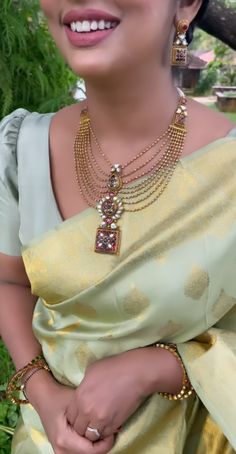 Bridal Jewellery Earrings, Antique Necklaces Design, Choker Necklace Designs, Indian Bridal Jewelry Sets, Gold Mangalsutra Designs, Fancy Jewellery Designs, Gold Necklace Indian Bridal Jewelry, Gold Bridal Jewellery Sets