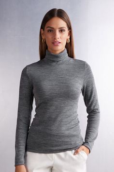 Long sleeve high collar top in 100% natural fabric with cotton against the skin and a soft and warm wool and silk blend exterior. Very comfortable breathable fabric suitable for the coldest weather but also perfect for the most delicate and sensitive skin. Very versatile basic line ideal either worn on its own or underneath a shirt or jacket. Regular fit.
The model is 5’ 9” (175 cm) tall and is wearing a size S. Turtle Neck Jumper, Emily Ratajkowski, Collar Top, Turtle Neck Top, Natural Fabrics, Knitwear Women, High Collar, Cotton Tops, Breathable Fabric