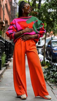 Colorful Fashion Winter, Bright Monochrome Outfit, Dopamine Dressing Office, Colorful Patterned Outfits, Dopamine Work Outfits, Colorful Chunky Sweater, Creative Elegant Outfit, Curvy Colorful Outfit, Orange Pants Outfit Winter