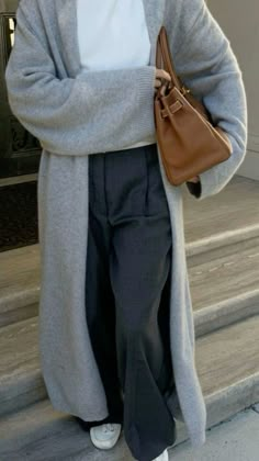 Modest Winter Outfits, Chique Outfit, Modesty Outfits, Mode Abaya, Uni Outfits, Neue Outfits, Hijab Fashion Inspiration, Modest Clothing, Modest Fashion Outfits