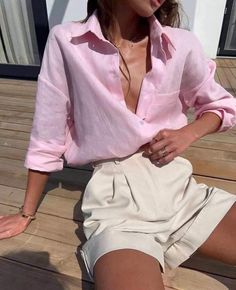 Pink Shirt Outfit, Evening Dresses Casual, Ivy League Style, Classic Outfits, Pink Shirt, Dresses Evening, Looks Style, Elegant Outfit, Spring Summer Outfits