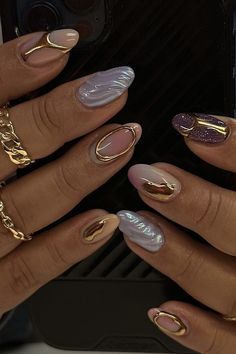 Feature Nail Ideas, Fun Unique Nails, Nailspo Almond, Earthy Nails Designs Almond, Trendy Nail Inspo Almond, Unique Holiday Nails, 22 Nails Birthday, Nail Aesthetic Designs, Neutral Design Nails