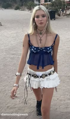 Aesthetic Outfits Mini Skirt, Summer Outfits Lookbook, Y2k Nyc Fashion, Emma Norton Outfits, Pretty Festival Outfits, Long Sleeve With Tank Top Over, Yeat Rapper Concert Outfit, Medallion Belt Outfit, European Festival Outfit