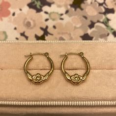 Women’s Kay Jewelers 24k Gold Flower Hoop Earrings Gold Floral Jewelry, Mexican Gold Earrings, Gold Earrings Vintage, Hispanic Jewelry, Thrifted Jewelry, Thrift Jewelry, Hoop Earrings Aesthetic, Septum Piercing Jewelry, Gold Flower Earrings