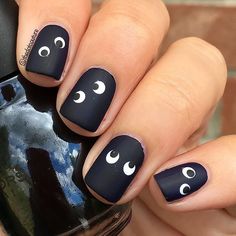 Halloween Nail Art Easy, Halloween Nails Diy, Nail Art Halloween, Halloween Nails Easy, Cute Halloween Nails, Nail Polish Trends, Simple Nail Art Designs, Halloween Nail Designs, Halloween Nail