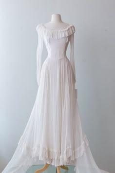 1950S Vintage Lace Wedding Dress Wedding Bridal Gowns on Storenvy Vintage Lace Weddings, Vintage Clothing Boutique, Lace Wedding Dress Vintage, Fairytale Dress, Vestidos Vintage, Fantasy Dress, Modest Wedding Dresses, Wedding Dress Inspiration, Wedding Dresses Vintage