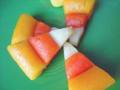 pieces of fruit are arranged on a green plate