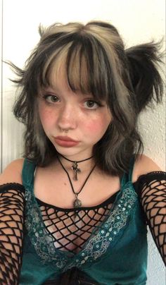 Skunk Hair With Bangs, Unique Hair Color Ideas For Brunettes, Partially Dyed Hair, Alternative Hair Color Ideas, Bleach Hair, Short Grunge Hair