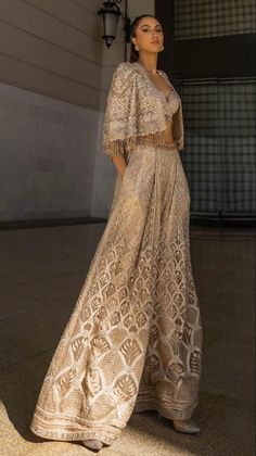 Indian Outfits Modern, Sangeet Outfit, Indian Bride Outfits, Style Guru, Indian Dresses Traditional, Traditional Indian Outfits, Tarun Tahiliani