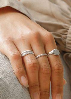 Silver Everyday Rings, Rings Inspiration Silver, Dainty Silver Rings Aesthetic, Silver Rings Dainty, Ring Stack Silver, Silver Jewelry Stack, Silver Ring Stack, Hand Jewelry Rings, Deer Jewelry