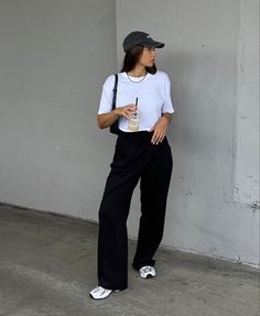 New Balance With Trousers, Sporty Office Look, Dress Pants Sneakers Outfit, New Balance And Trousers, Sporty Minimalist Style, Basic Outfit Staples, Dress Slacks With Sneakers, Sneakers With Pants, Feminine Masculine Style Outfit