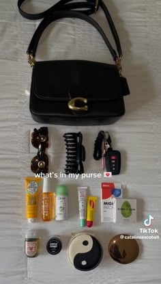 Purse Organization Inside, Organization Aesthetic, Backpack Essentials, School Bag Essentials, Travel Bag Essentials, Inside My Bag