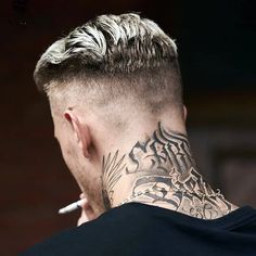 Taper Fade Haircut is a timeless style that’s easy to maintain. Here’re how-to-get and style this classy cut, with some amazing variations.[Gallery Inside] Neckline Guide, Messy Pompadour, Mid Fade Haircut, High Fade Haircut, The Quiff, Taper Fade Haircut, Spiky Hair, Men Haircut, Haircut Designs