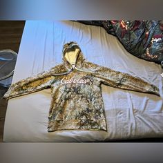 Bought From Goodwill, Never Worn While In My Possession. In Great Shape. Women's Size S. Lined Hoodie, Camo Print, Colorful Hoodies, Tan Brown, Camo, Womens Sizes, Womens Tops, Sweatshirts Hoodie, Sweatshirts