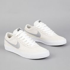 Nike SB Bruin Swan - Matte Silver - White Nike Casual, Dr Shoes, White Nike, On Sneakers, Best Sneakers, Sneakers Outfit