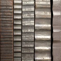 several metal bars are lined up against each other