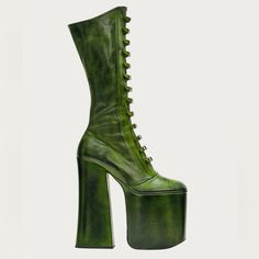 Ultra Rare!! Deadstock Neiman Marcus Floor Sample Presenting.The Famous S/S 2023 Marc Jacobs Runway High-Heel Kiki Tall Platform Boots In A Painterly Green; Intentional Creasing Around Ankles For Extra All-Over Grunge / Distressed Look - Comes From Luxury American Department Store, Neiman Marcus - High Dramatic Calf - Exaggerated High Platform Heel (20 Mm) - Buttons Up At Front; Zips At Interior Of Shoe - Labeled Size 37. Fits True To Size For Us 7. - Condition: 4.5/5 - Like New. Refurbished Nei Marc Jacobs Kiki Boots, Green Runway Fashion, Kiki Boots, Tall Platform Boots, Marc Jacobs Boots, Marc Jacobs Runway, Heels Boots Outfit, Creeper Boots, Green Platform