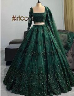 Green Lahanga, Green Lehenga Bridal, Green Wedding Lehenga, Green Bridal Lehenga, Lehenga Designs Latest, Best Indian Wedding Dresses, Indian Bridesmaid Dresses, Bridal Lehenga Designs, Simple Lehenga