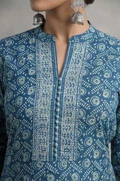 Simple Kurta Neck Designs Cotton, Women Kurta Neck Designs, Kurta Designs Women Neck, Neck Designs For Kurtas For Women, Printed Straight Kurti Designs, Printed Kurta Designs Women Casual, Cotton Kurtas For Women Designer, Kurta New Designs Women