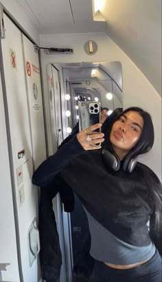 Aisha Potter, Airplane Pics, Travel Instagram Ideas, Airport Photos, Travel Pictures Poses, New York Life, Healthy Lifestyle Inspiration, Mirror Pic