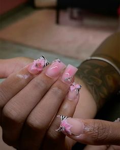 Square Duck Nails, Cute Shorties Nails, Hello Kitty Nails Charms, Short Nail Sets Acrylic, Short Baddie Nail Designs, Short Pink Nails Designs, Sanrio Acrylic Nails, Pink Duck Nails, Flare Nails