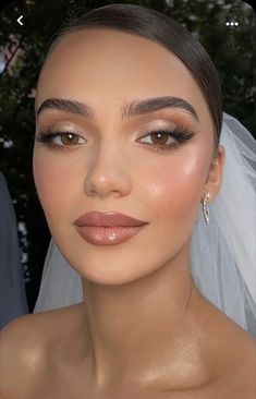 Brown Eye Wedding Makeup Natural Looks, Bridal Makeup Red Lipstick, Neutral Bridal Makeup Indian, Bride Makeup Brown Eyes, Glam Bride Makeup, Gothic Tattoos, Wedding Makeup Bride, Mekap Mata