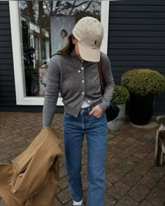 How To Wear A Grey Cardigan, How To Style A Grey Cardigan, Dark Gray Cardigan Outfit, Gray Bag Outfit, Grey Cardigan Outfit Casual, Dark Grey Cardigan Outfit, Gray Cardigan Outfit, Grey Cardigan Outfit, Updated Closet