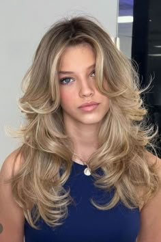 pretty hair butterfly haircut bang styling aesthetic cute gorgeous Layered Blonde Haircut, Blowout Haircut, Coco Hair, 90s Haircuts, Character Customization, Butterfly Haircut, Balayage Blond, Prom Inspo, Hair Inspiration Long