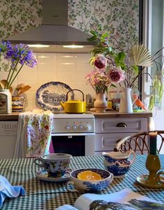 Cuisine vintage Awesome Bedrooms, Cafe Design, Little Houses, Cozy Living, My Dream Home