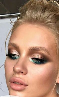 Lipstick For Navy Blue Dress, Holiday Makeup 2023, Teal Dress Makeup Ideas, Green Bridal Makeup, Forest Green Makeup, Fairytale Makeup Looks, Bright Color Makeup, Make Up Verde, Christmas Party Dresses