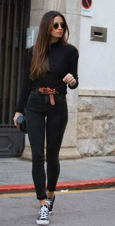 Simple Winter Outfits, Outfit Cool, Woman In Black, Looks Black, Sylvester Stallone, All Black Outfit, Online Shopping For Women, 가을 패션