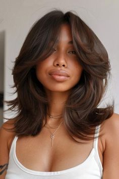 2024 Fall Hair Trends: The must-try looks for an Effortlessly chic season, fall hair trends, old money hairstyles, fall hair ideas, bob hair, textured bob, asymmetrical bob, copper hair, chocolate brown hair, honey blonde hair Medium Layered Bob With Curtain Bangs, Medium Hair Cuts With Curtain Bangs, 90s Shoulder Length Hair, Curtain Bangs Shoulder Length Hair, Pretty Haircuts, Money Hair, Shoulder Haircut, 2024 Hairstyles, Chop Chop