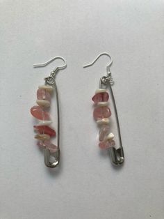 Safety pin earrings pink and white. Safety Pin Jewelry Patterns, Safety Pin Earring, Safety Pin Jewelry, Pin Earrings, Safety Pin Earrings, Earrings Pink, Pin Jewelry, Jewelry Patterns, Safety Pin