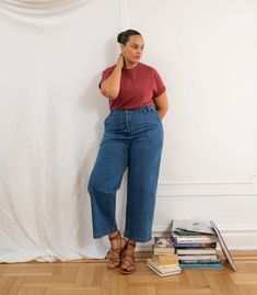 Queer Fashion Plus Size, Midsize Pants, Plus Size Wide Leg Jeans Outfit, Wide Leg Jeans Outfit Plus Size, Plus Size Casual Work Outfits, Mid Sized Fashion, Plus Size Jeans Outfit, Wide Leg Jeans Plus Size, Wide Leg Ankle Jeans